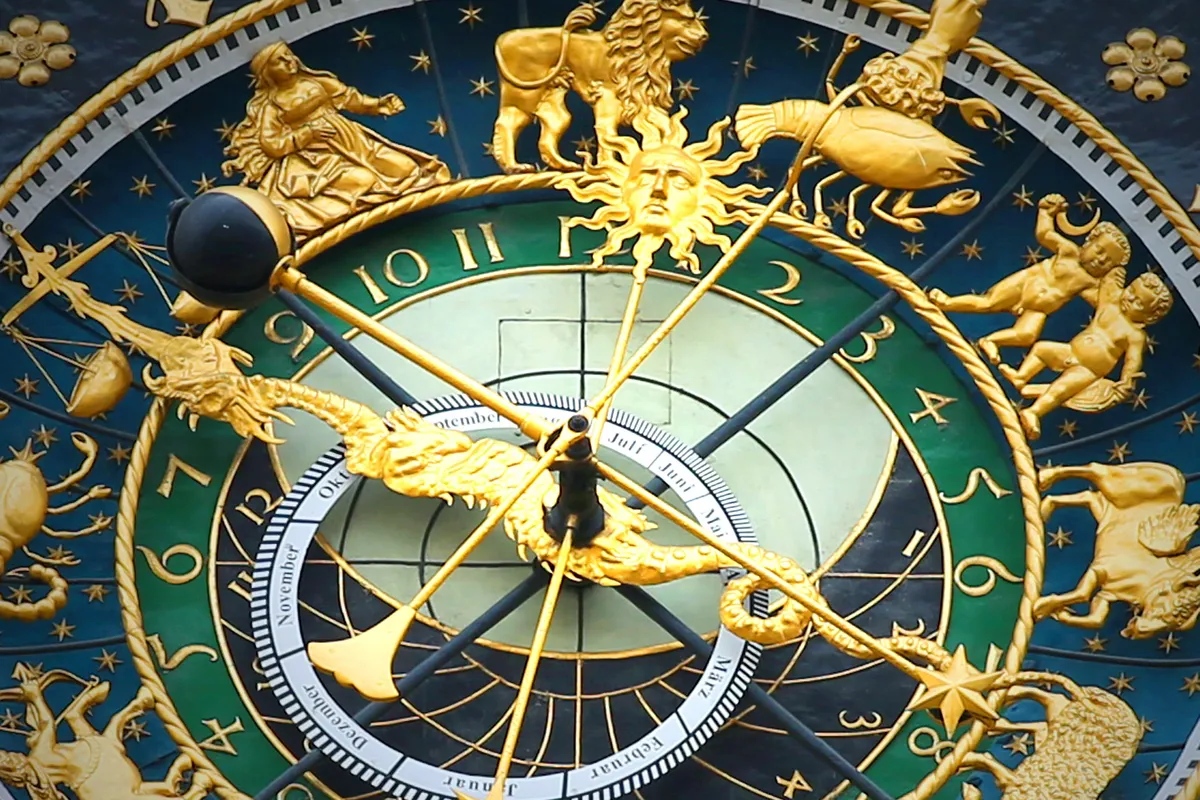 astronomical-clock-408306_1920.jpg