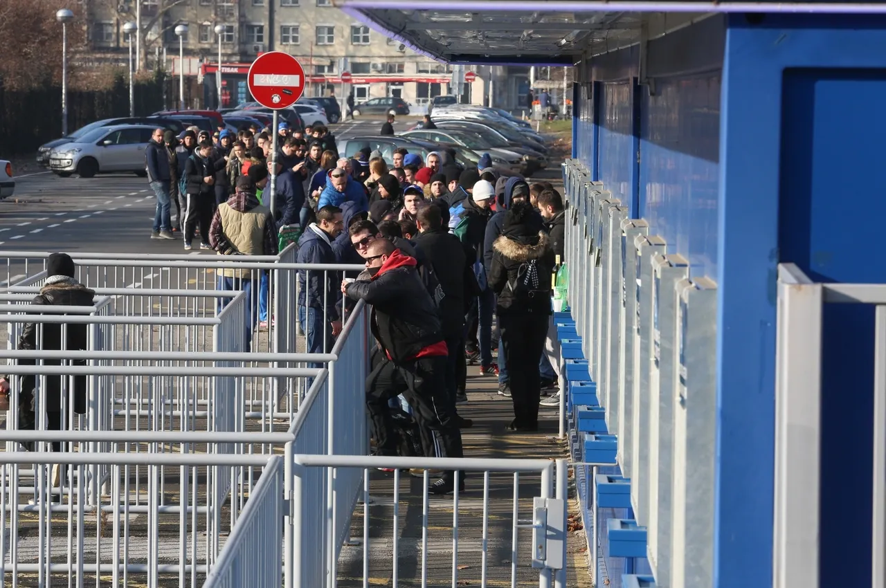 Počinje europsko proljeće: Dinamovi navijači u velikim redovima čekaju ulaznice za Viktoriju Plzen