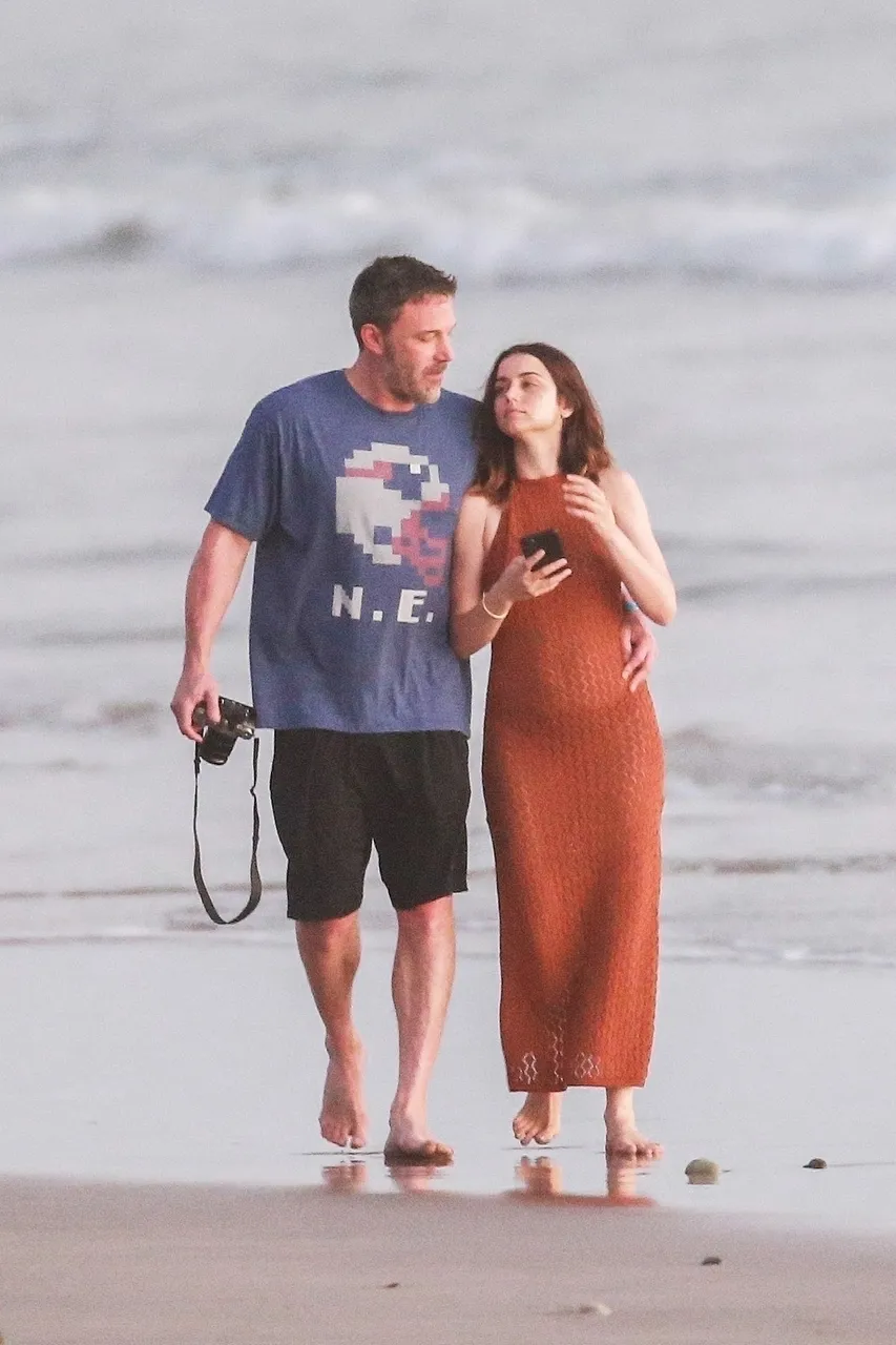 *PREMIUM-EXCLUSIVE* Ben Affleck and new girlfriend Ana De Armas enjoy a PDA Moment During Romantic Beach Stroll in Costa Rica *Strict Web Embargo until 5 PM PT on March 12, 2020*