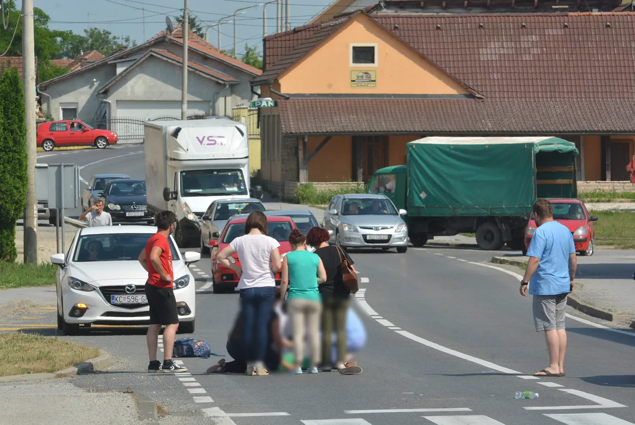 Uznemirujuće fotografije: Mercedesom na pješačkom prijelazu naletio na dječaka