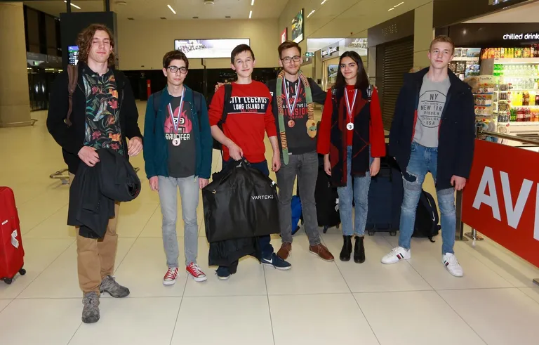 Oni su naš ponos! Učenici se vratili iz Rusije s osvojenim medaljama na kemijskoj olimpijadi