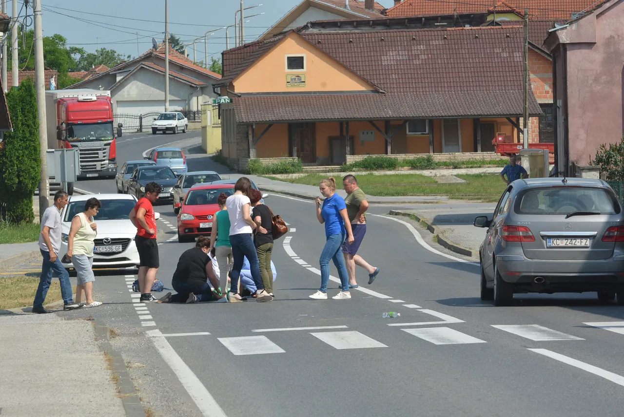 Uznemirujuće fotografije: Mercedesom na pješačkom prijelazu naletio na dječaka