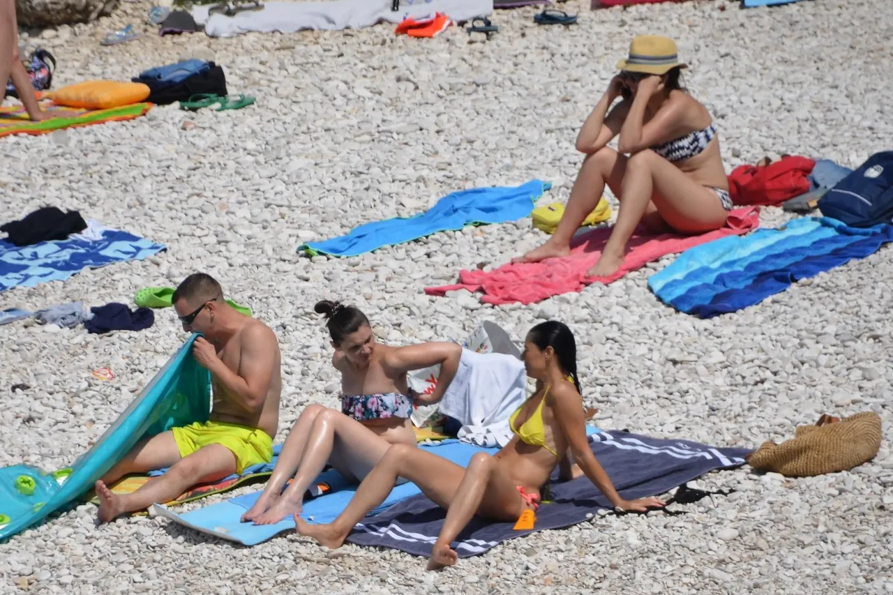 Sunčani dan napunio gradske plaže