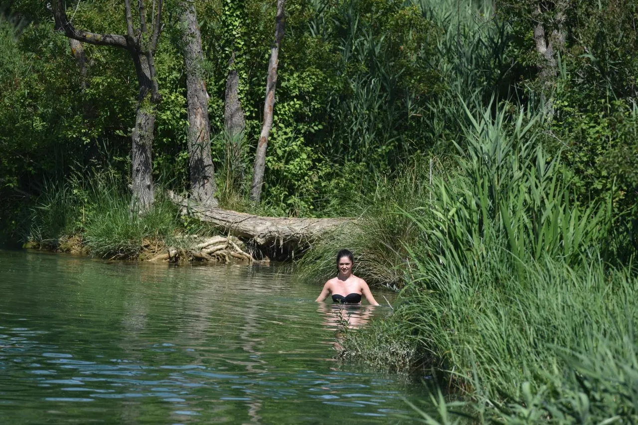 Veliki broj posjetitelja uživa u lijepom danu u Nacionalnom parku Krka