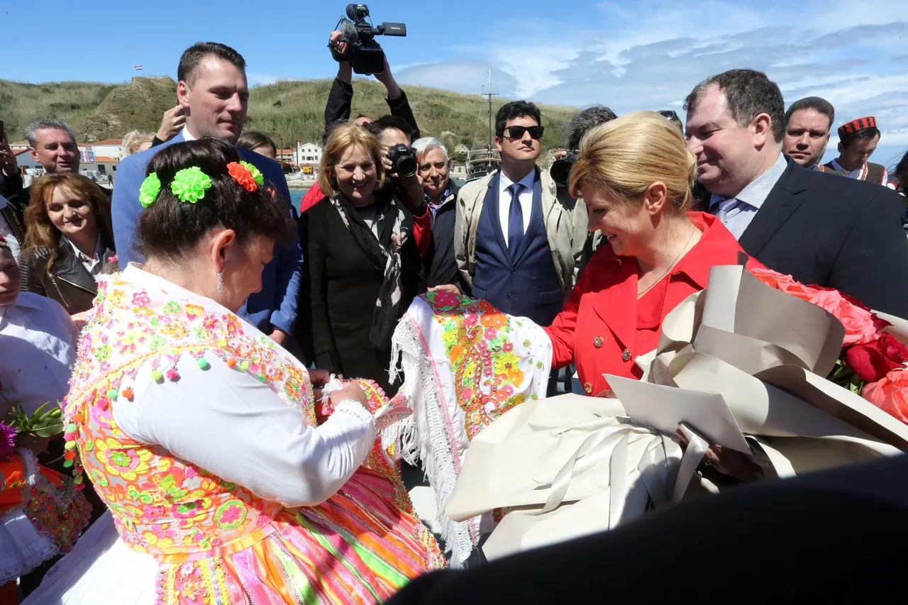 Predsjednica i Jakov na turneji: Danas su u obilasku otoka Lošinj, Susak, Vele Srakane i Unija