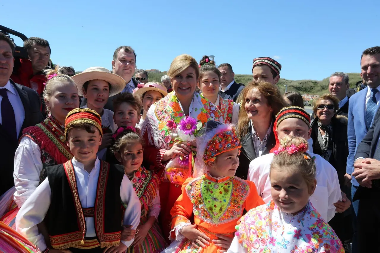 Predsjednica i Jakov na turneji: Danas su u obilasku otoka Lošinj, Susak, Vele Srakane i Unija