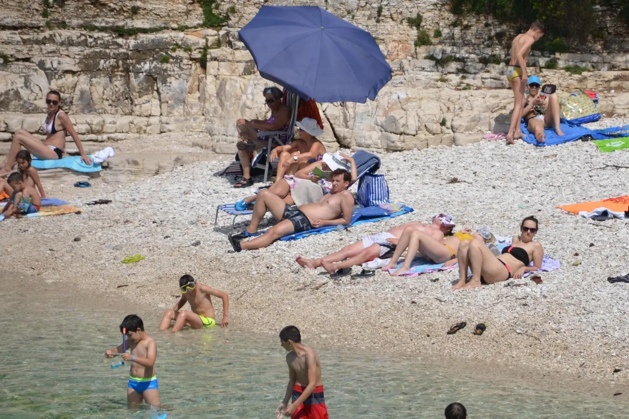 Sunčani dan napunio gradske plaže