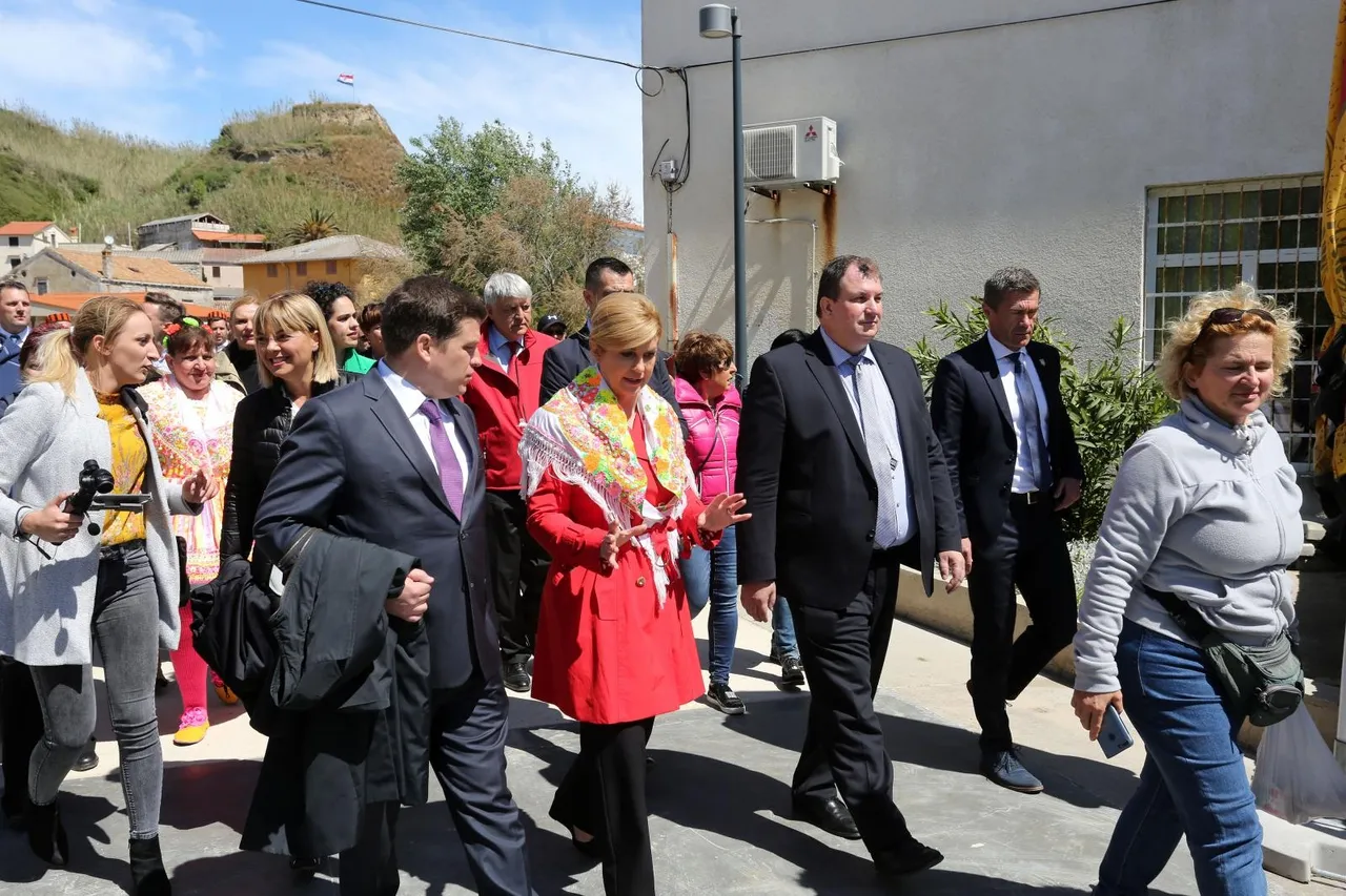 Predsjednica i Jakov na turneji: Danas su u obilasku otoka Lošinj, Susak, Vele Srakane i Unija