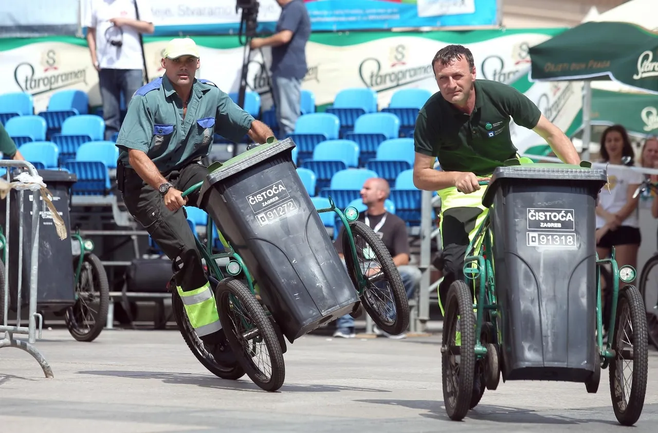 U sklopu festivala Cest is the best održana tradicionalna utrka smetlara