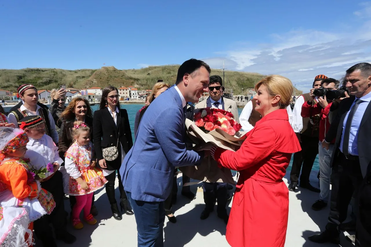 Predsjednica i Jakov na turneji: Danas su u obilasku otoka Lošinj, Susak, Vele Srakane i Unija
