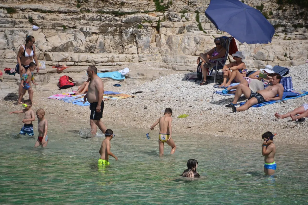 Sunčani dan napunio gradske plaže