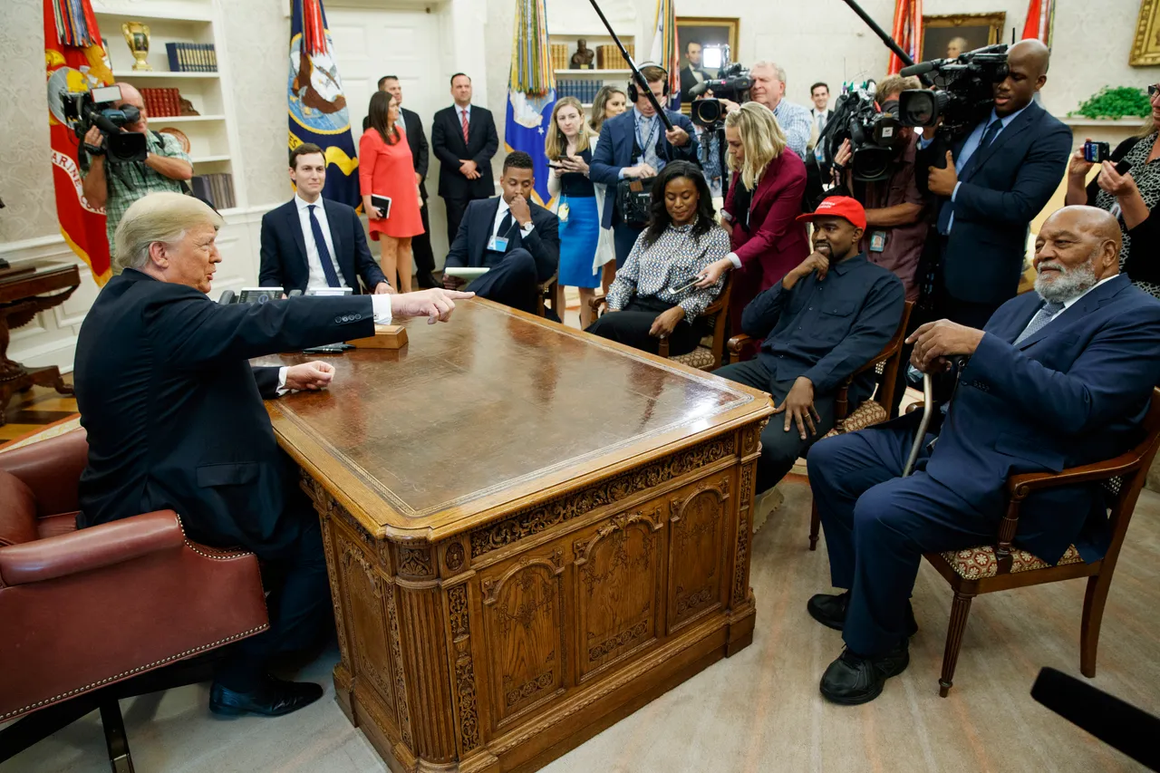 Donald Trump ugostio je poznatog repera Kanyea Westa u Bijeloj kući