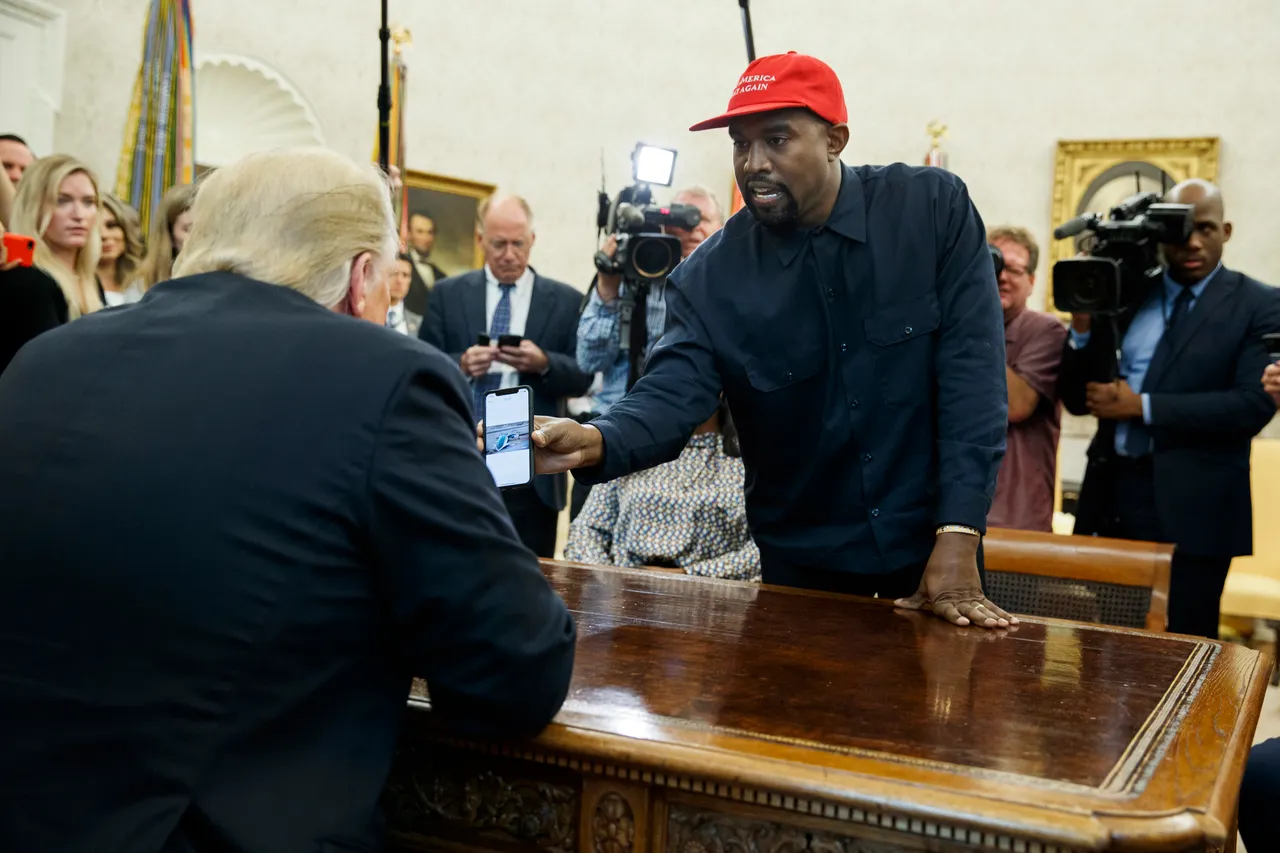 Donald Trump ugostio je poznatog repera Kanyea Westa u Bijeloj kući