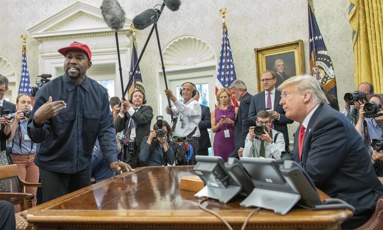 Donald Trump ugostio je poznatog repera Kanyea Westa u Bijeloj kući