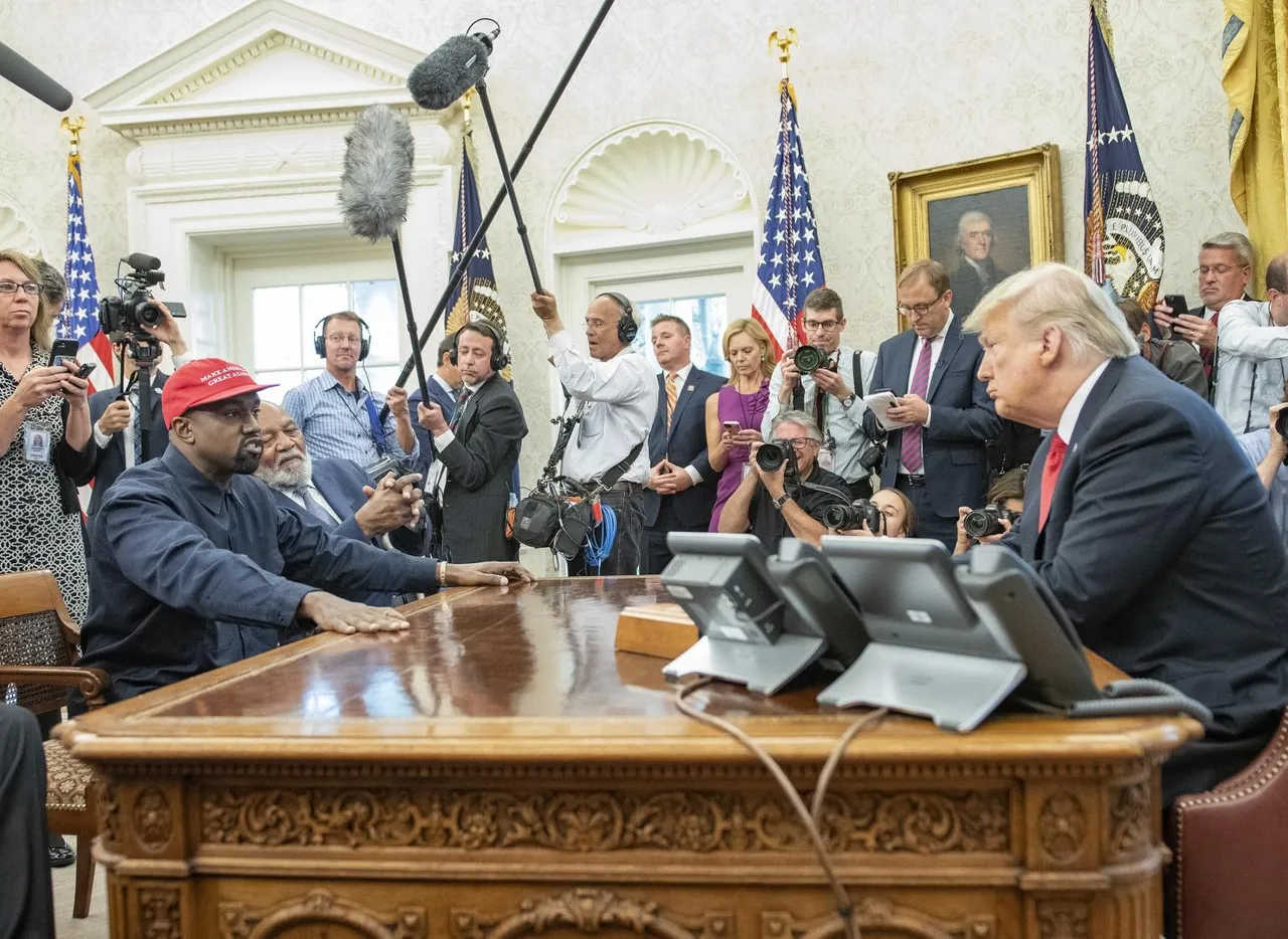 Donald Trump ugostio je poznatog repera Kanyea Westa u Bijeloj kući