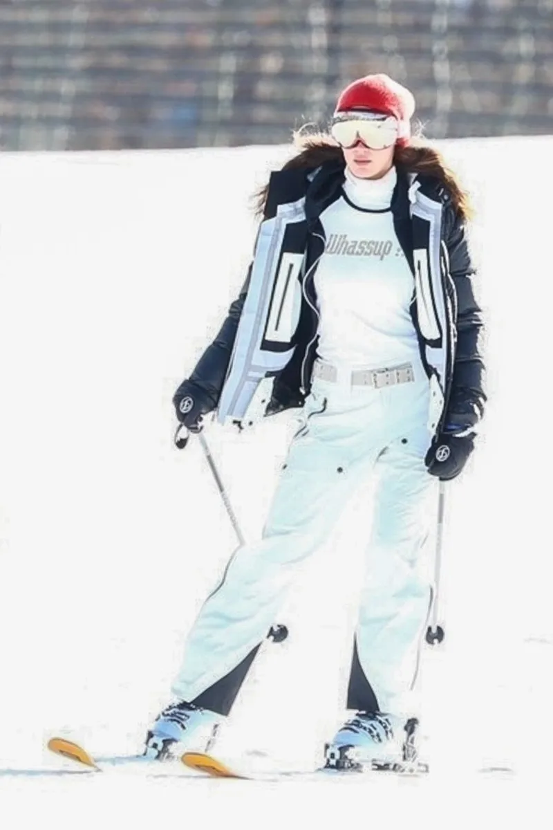 Bella Hadid uvijek izgleda dobro, pa nas nije začudilo što i u skijaškom odijelu zrači elegancijom i glamurom.