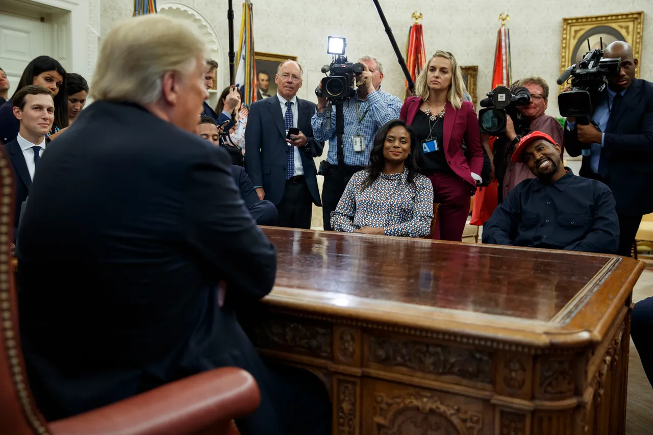 Donald Trump ugostio je poznatog repera Kanyea Westa u Bijeloj kući