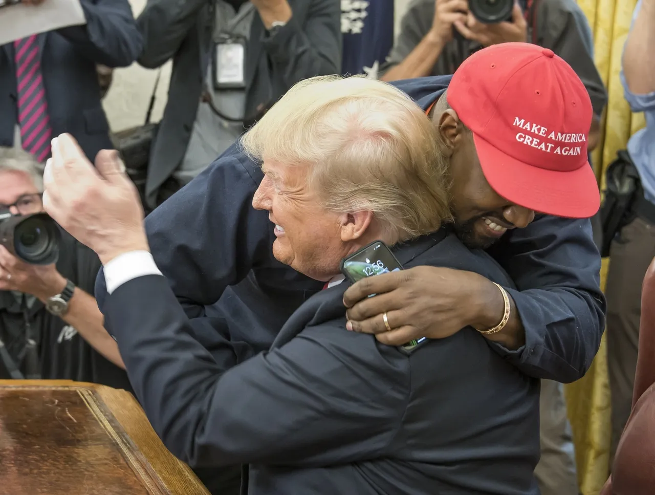 Donald Trump ugostio je poznatog repera Kanyea Westa u Bijeloj kući
