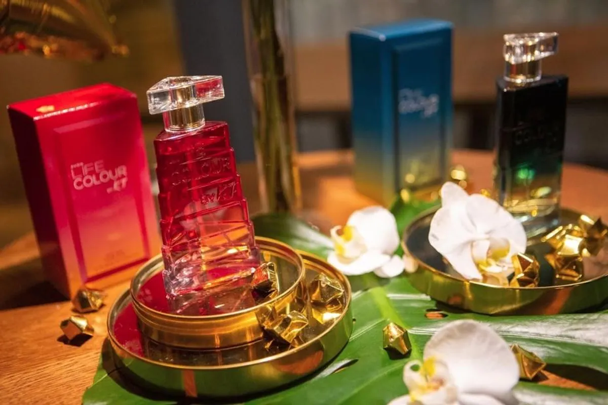Blagdani će divno mirisati uz parfeme Avon Life COLOUR by Kenzo Takada