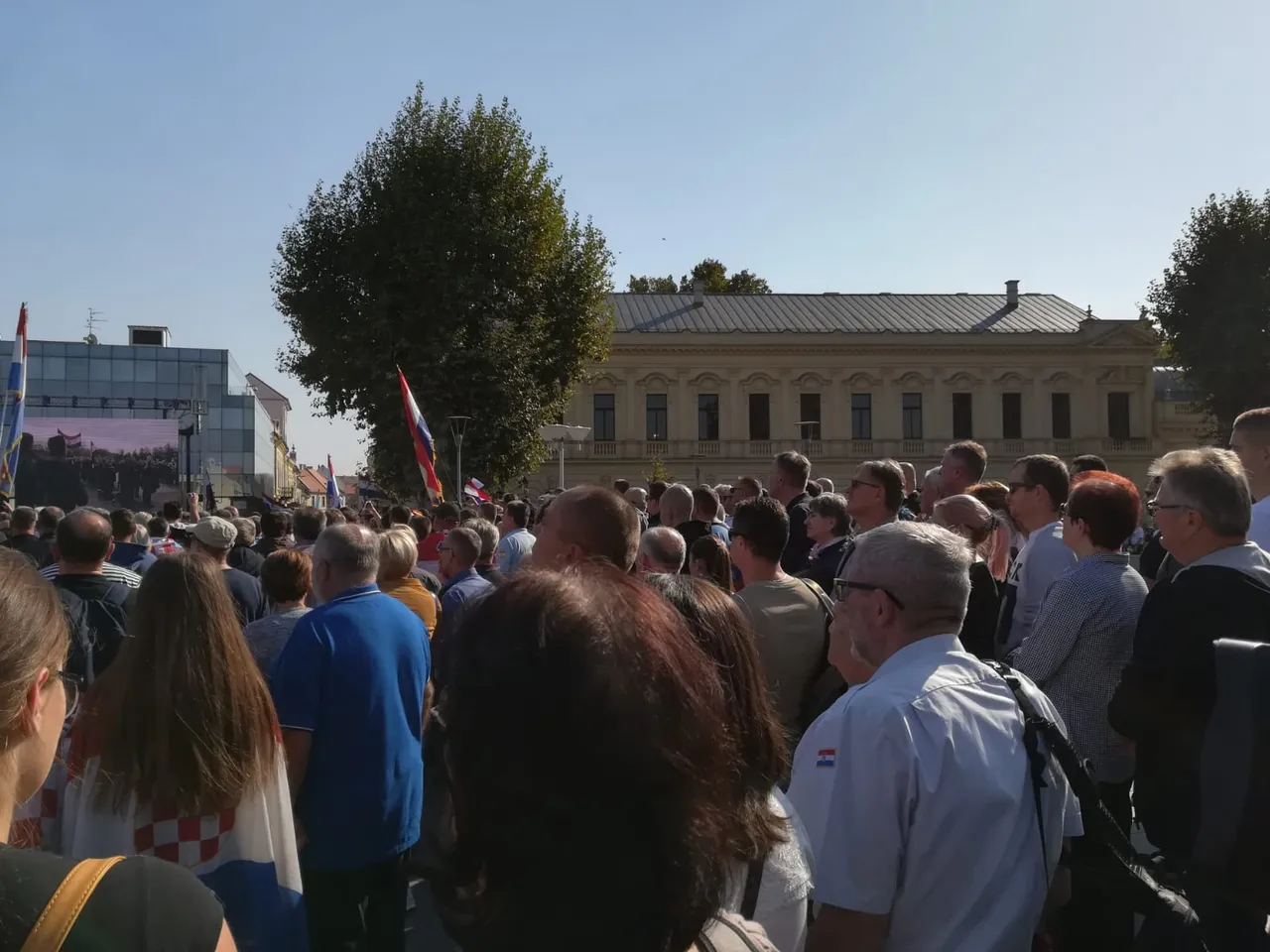 Na mirnom prosvjedu se okupilo od 8 do 10 tisuća ljudi