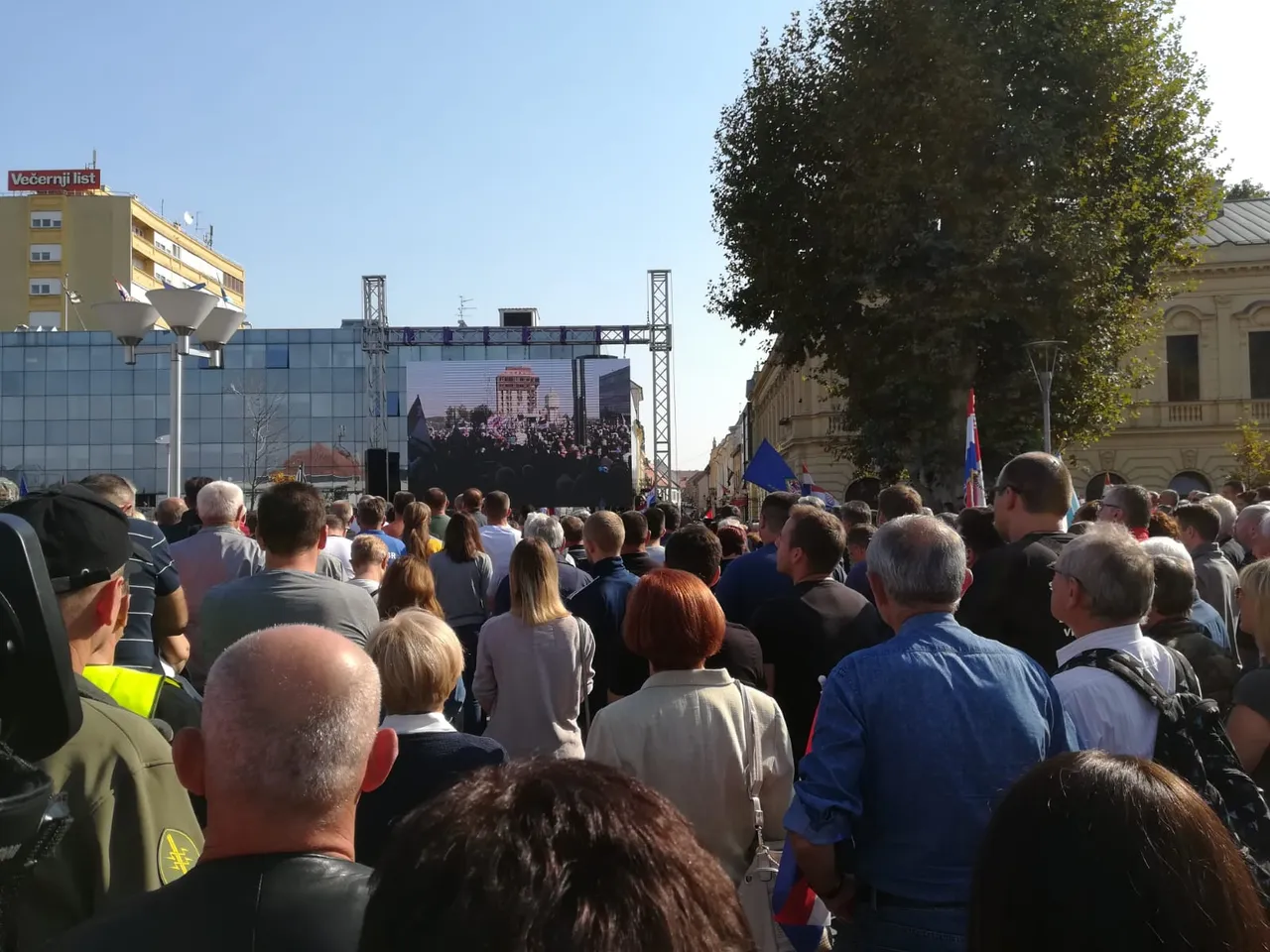Na mirnom prosvjedu se okupilo od 8 do 10 tisuća ljudi