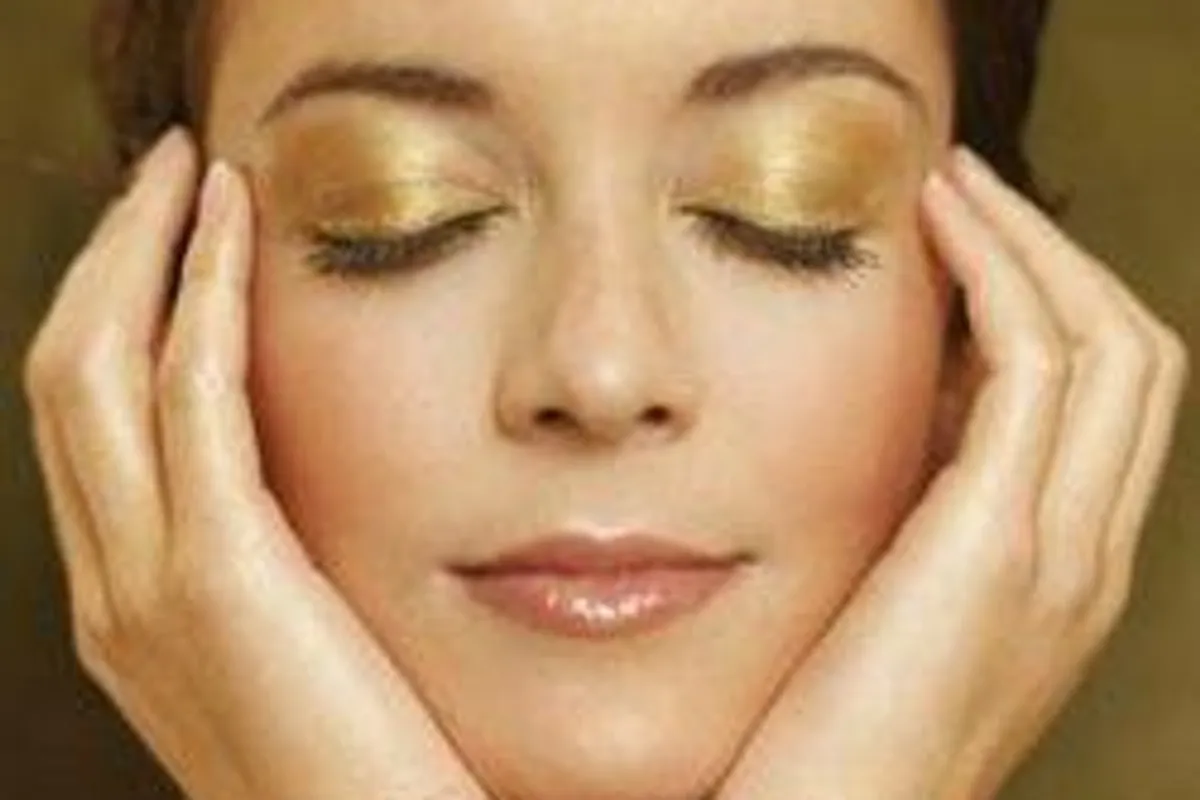Makeup trend: zlatno sjenilo – kako ga najbolje nanijeti
