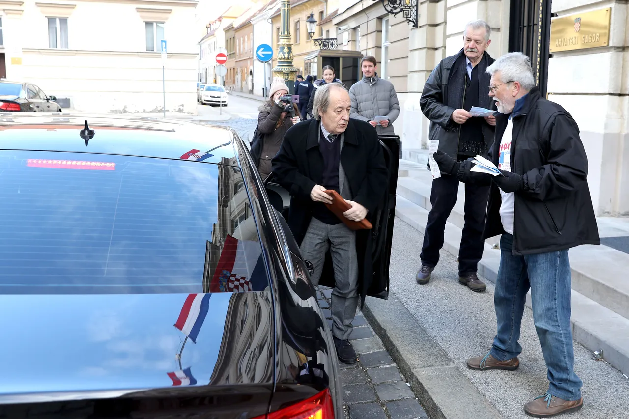 Volonteri GI Narod odlučuje zastupnicima: 'Raspišite referendum'