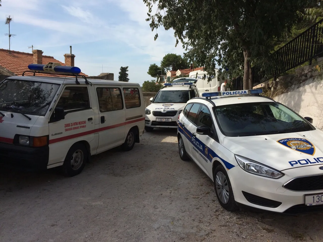 Drama u Šibeniku: Muškarac se zabarikadirao u kući i prijeti samoubojstvom