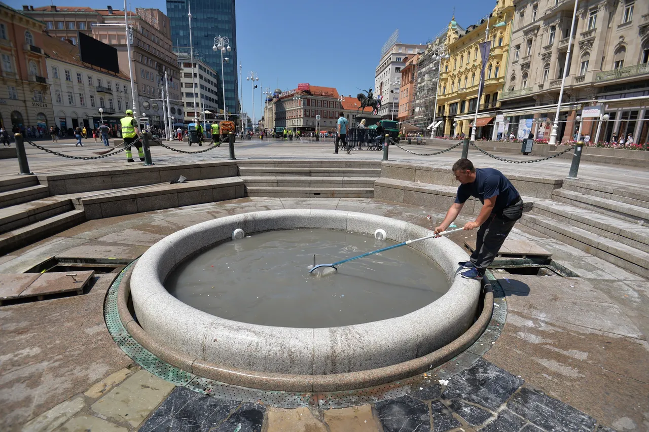 Zagreb: Djelatnici Čistoće čiste Trg bana Jelačića nakon odlaska maturanta