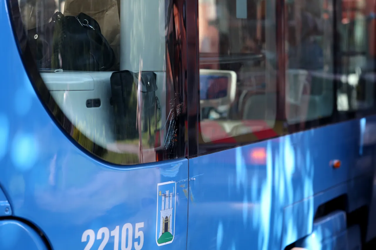 Zastoj prometa kod Zrinjevca, kamion i tramvaj bočno se sudarili