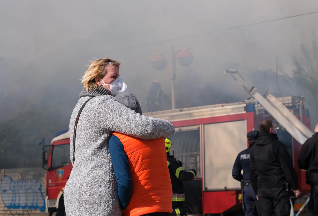 Požar u Zagrebu: Dvojica vatrogasaca ozlijeđena, a promet je bio zatvoren