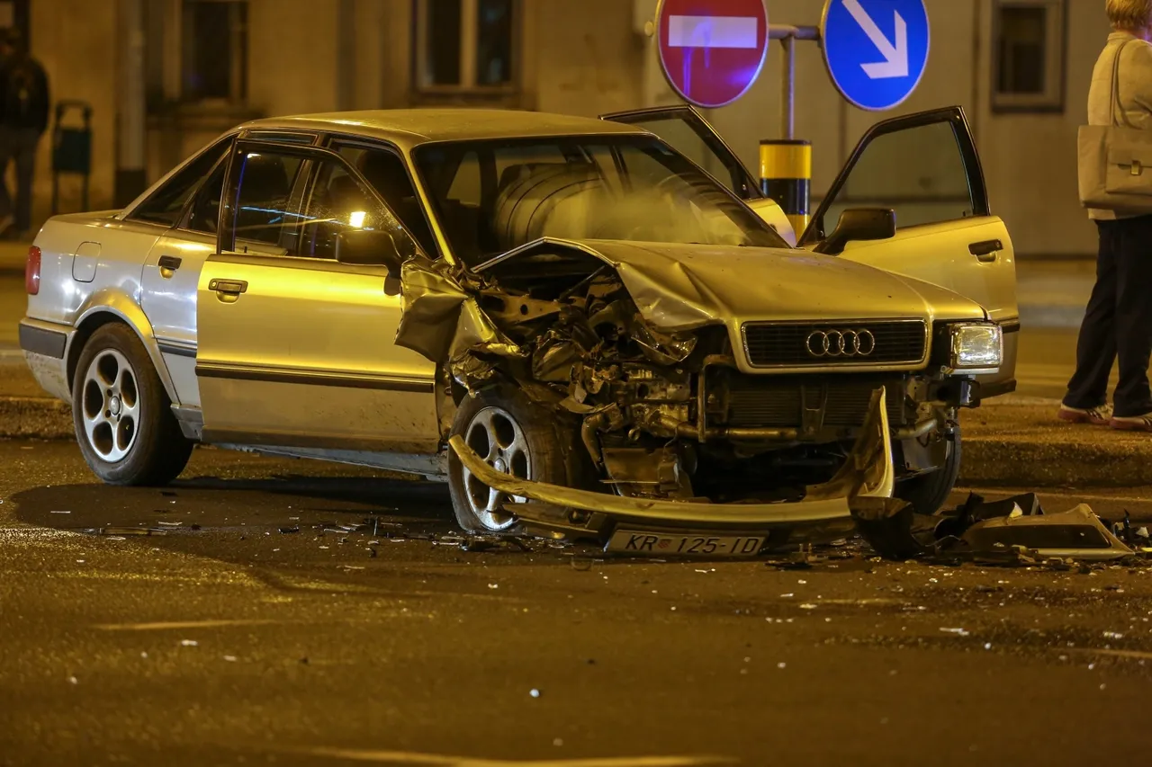 Sudar dva osobna vozila na križanju Heinzelove i Vukovarske u Zagrebu