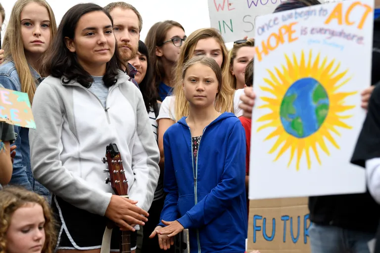 Greta Thunberg na prosvjedu mladih klimatskih aktivista uz ogradu Bijele kuće