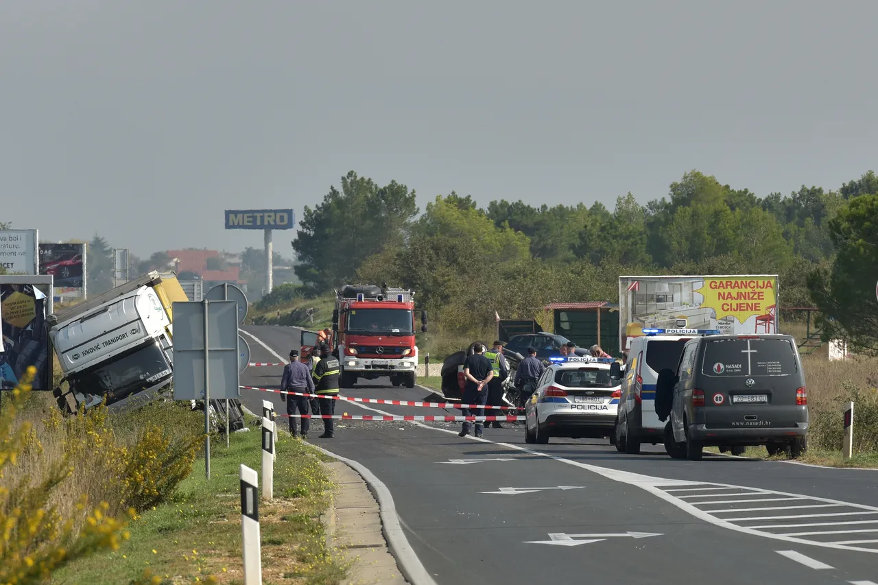 Užas kod Zadra: Jedna osoba poginula i više ozlijeđenih u sudaru šlepera i dva automobila