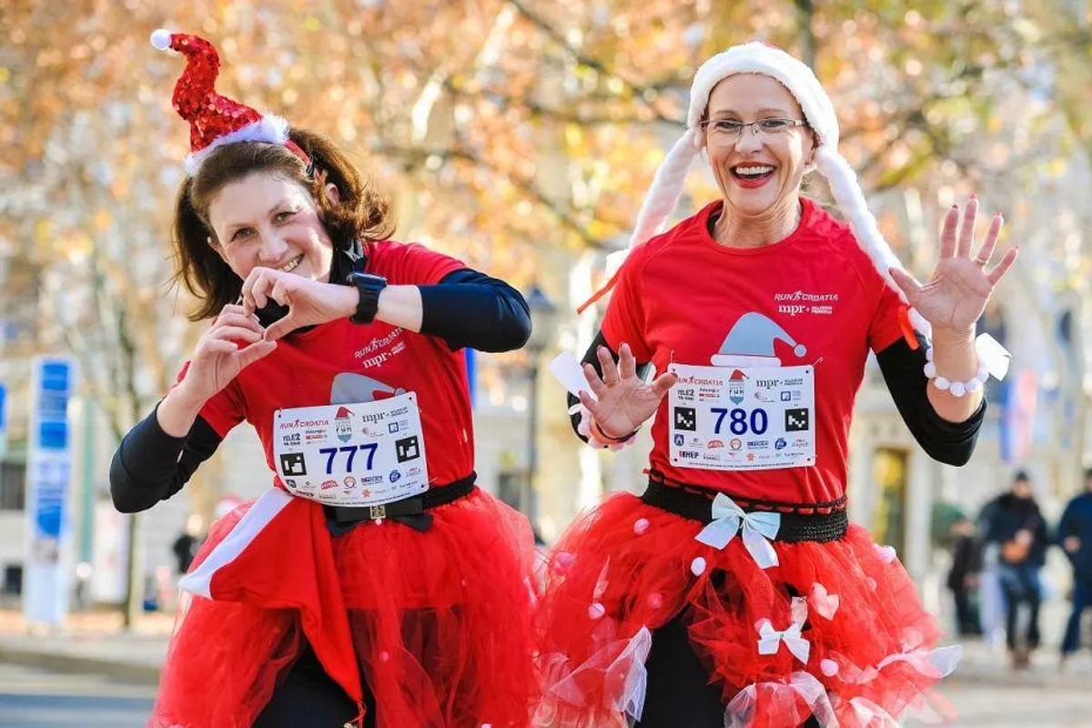 Zagreb Advent Run - kostimirani sudionici najzabavnije utrke ove godine trče za dijabetičare