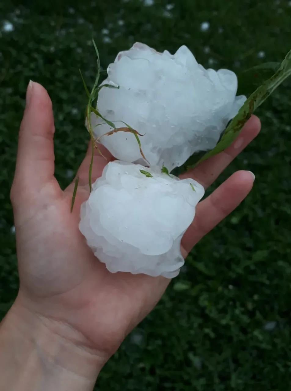 Fotografije koje najbolje prikazuju snagu oluje: Tuča velićine šake padala kraj Jastrebarskog