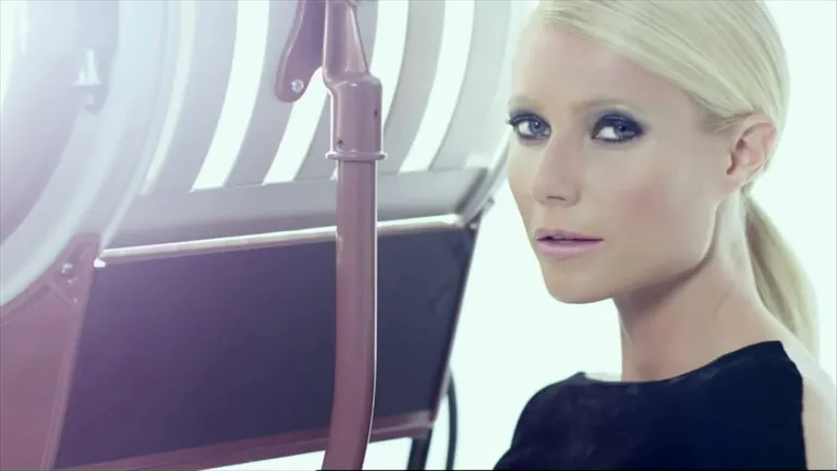 Gwyneth Paltrow Max Factor Creme Puff campaign