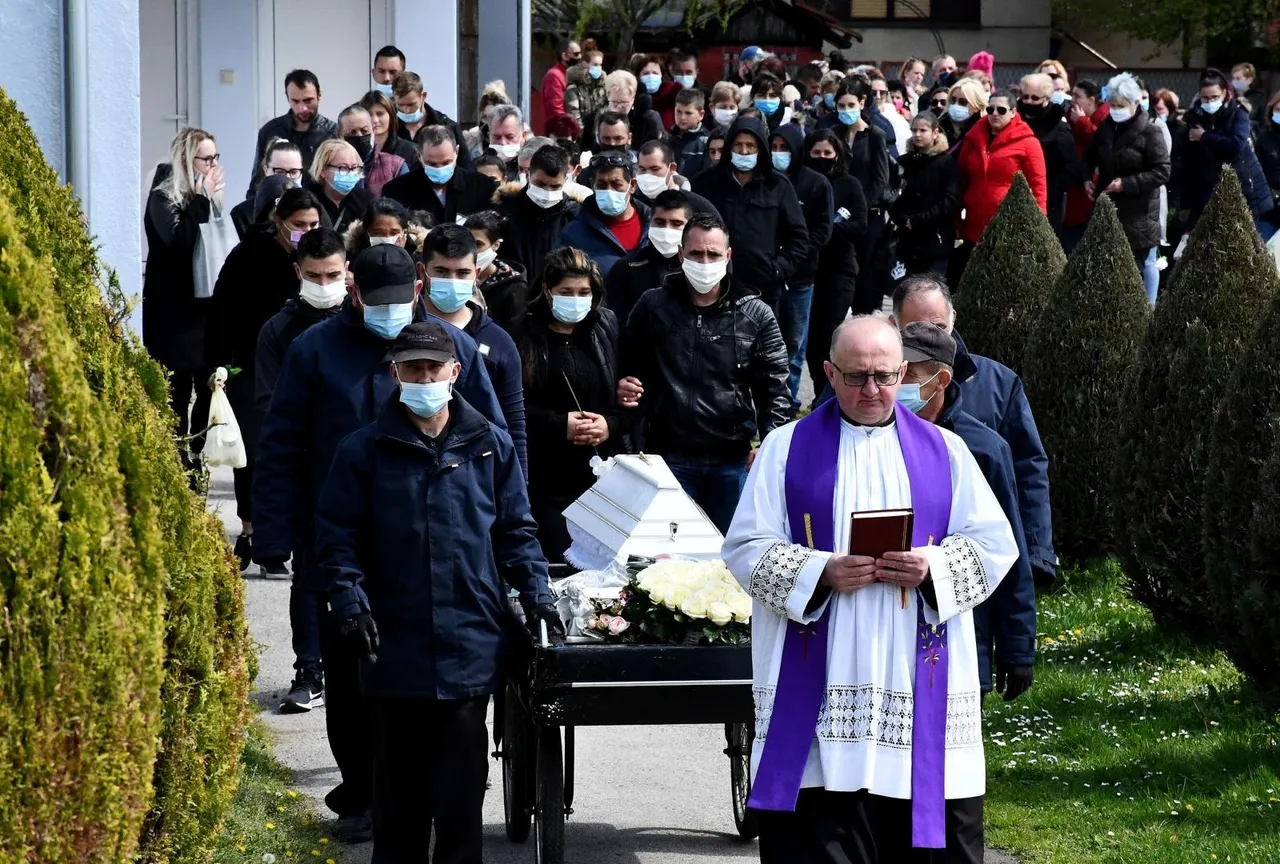 Pogreb djevojčice u Novoj Gradiški