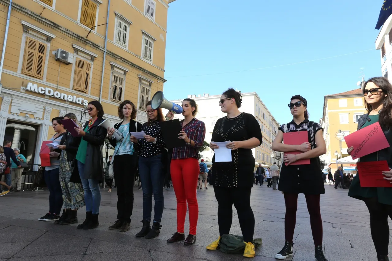 U organizaciji udruge 'Roditelji u akciji' na Korzu održana akcija 'Prekinimo šutnju'