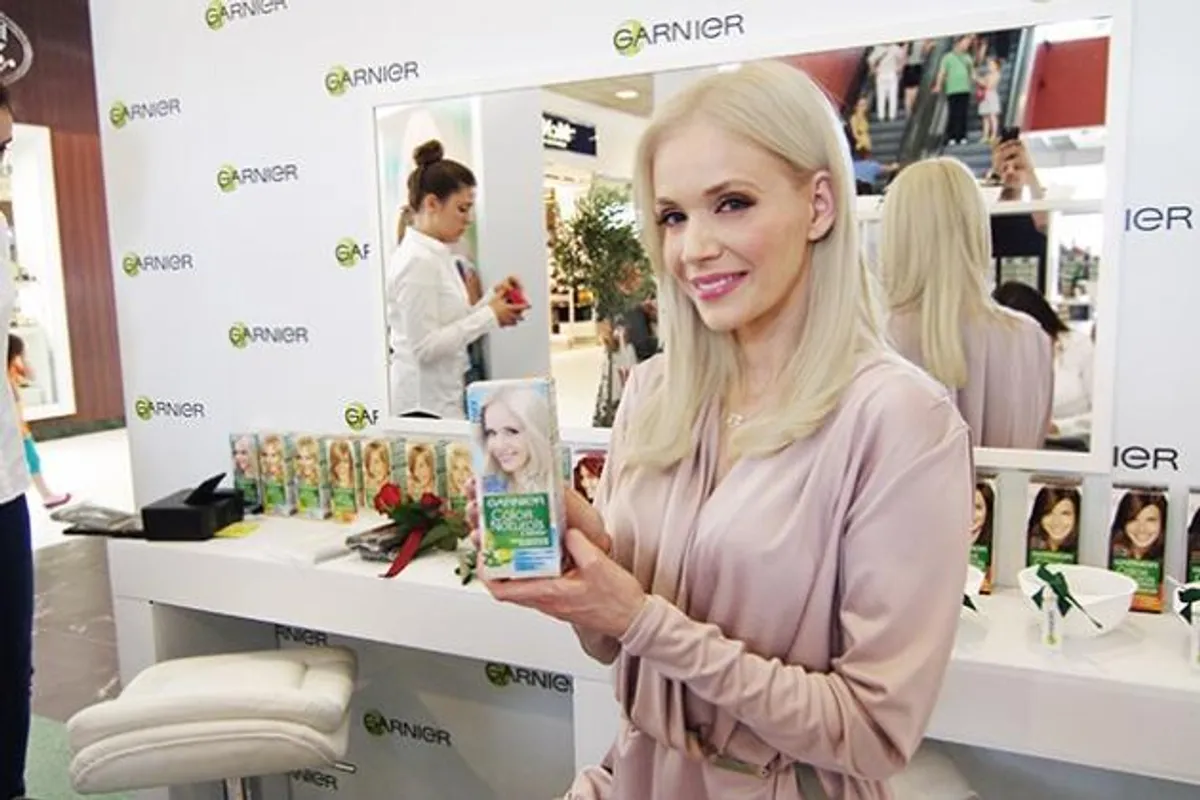 Jelena Rozga u društvu fanova predstavila svoje boje za kosu - Garnier Color Naturals