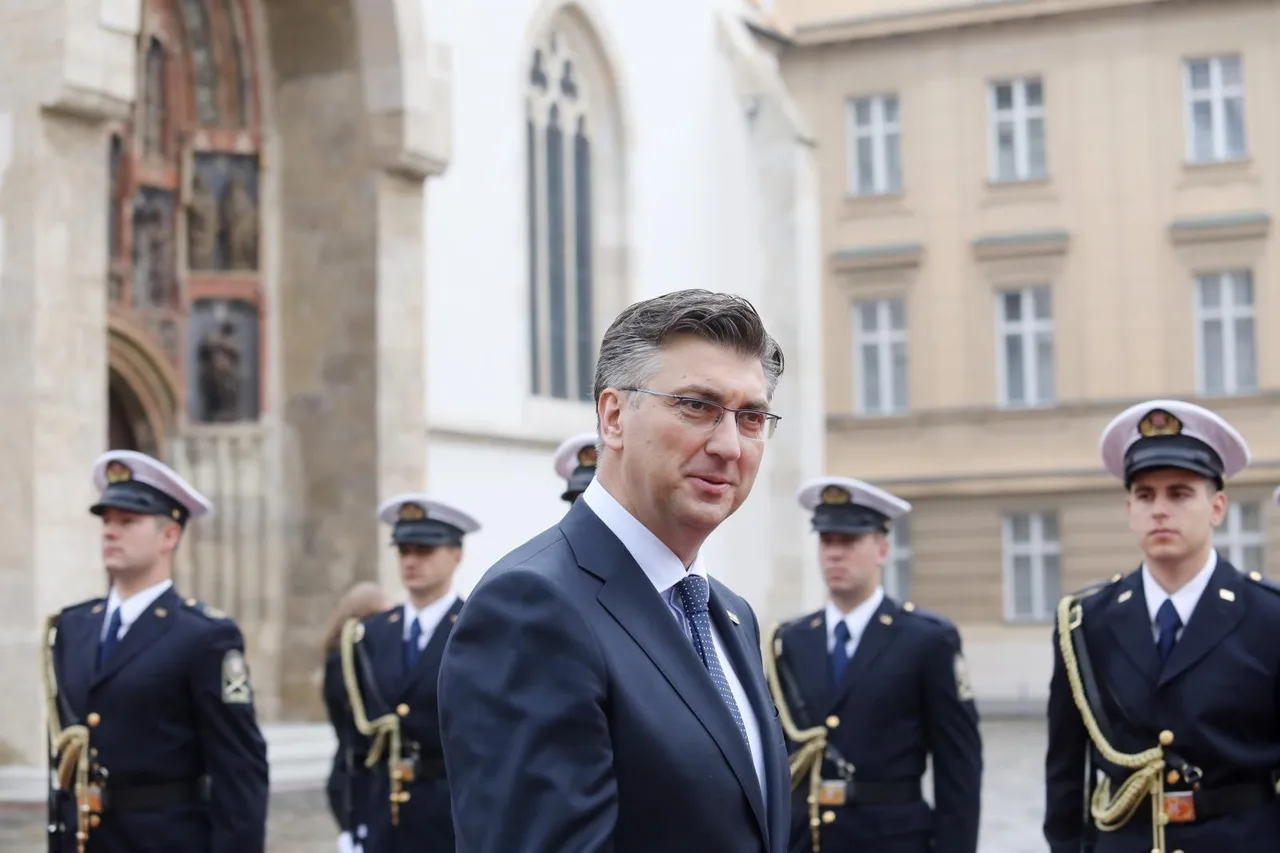 Zagreb: Ceremonija službenog dočeka kineskog premijera Lija Keqianga ispred Banskih dvora