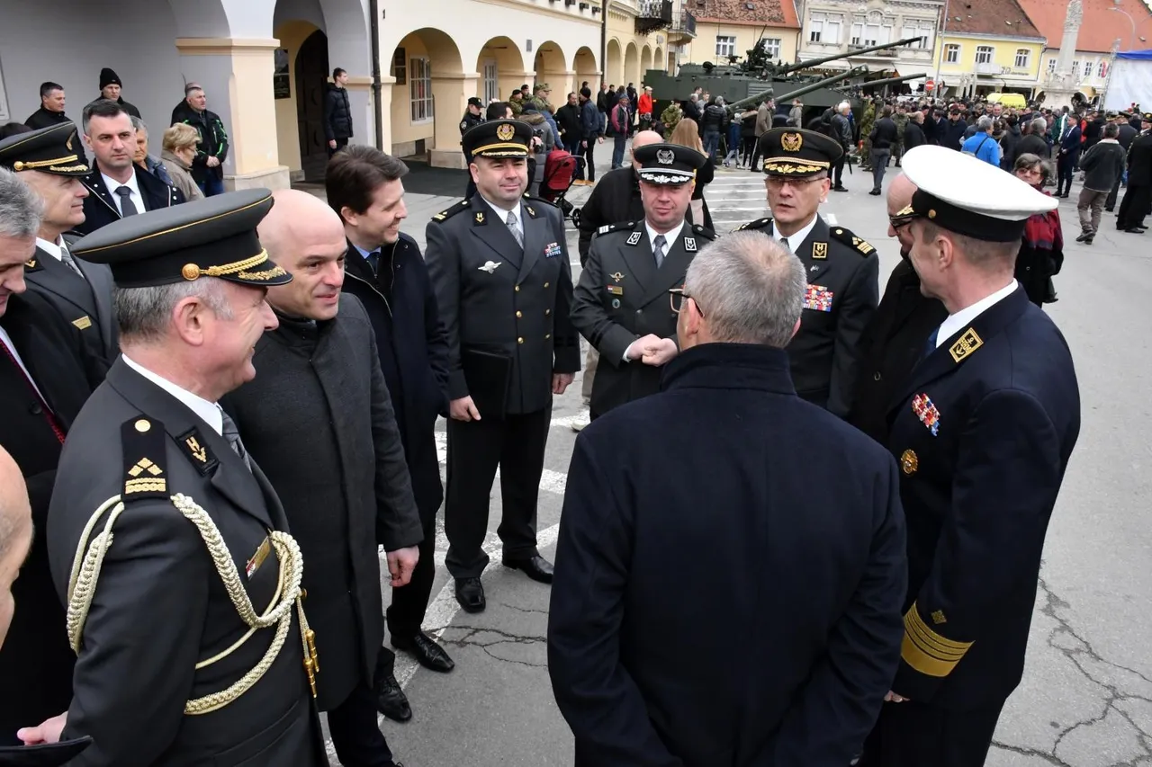 Današnja je prisega prva nakon 28 godina koja je održana na požeškom gradskom trgu.
