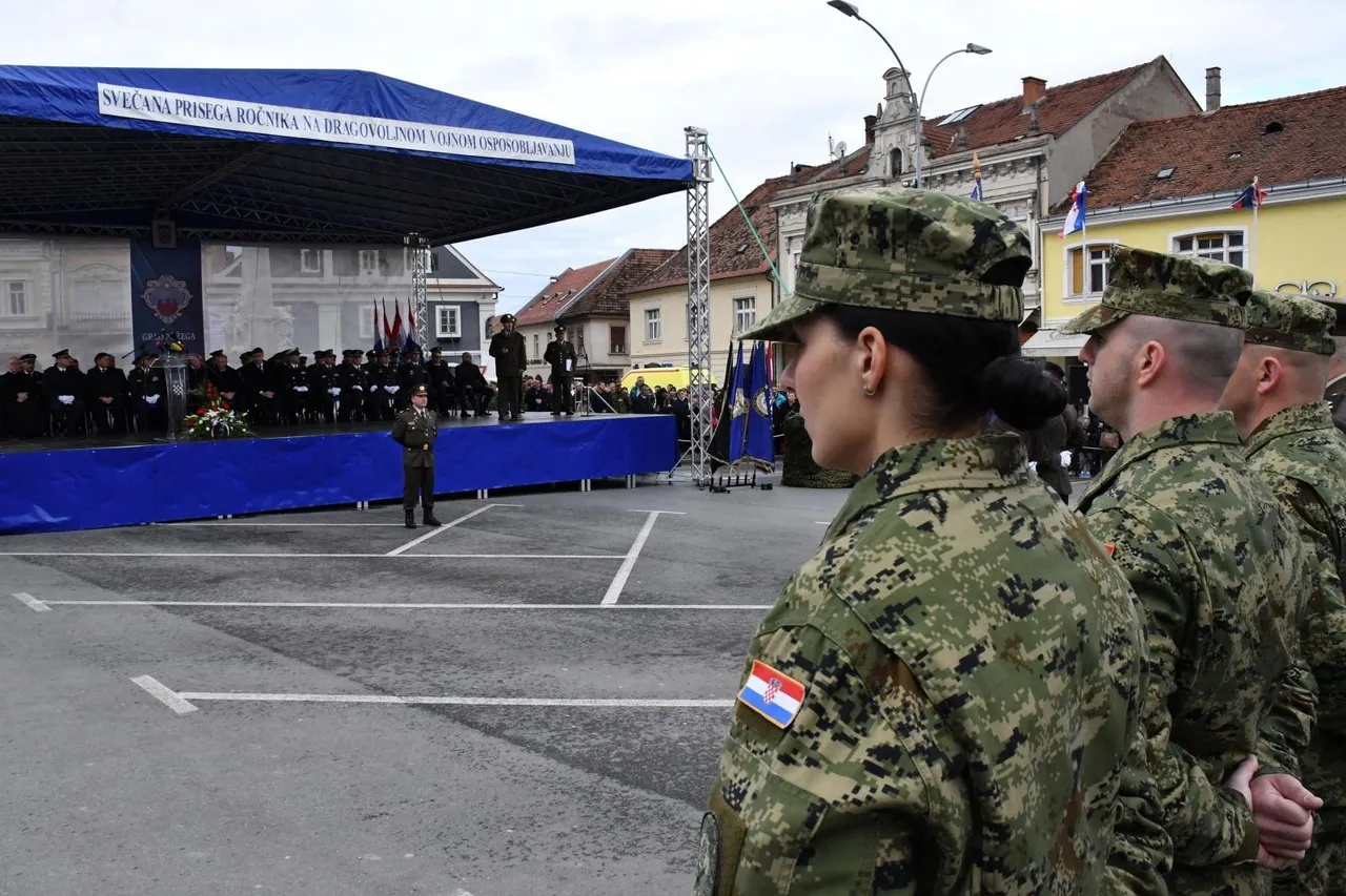 Današnja je prisega prva nakon 28 godina koja je održana na požeškom gradskom trgu.