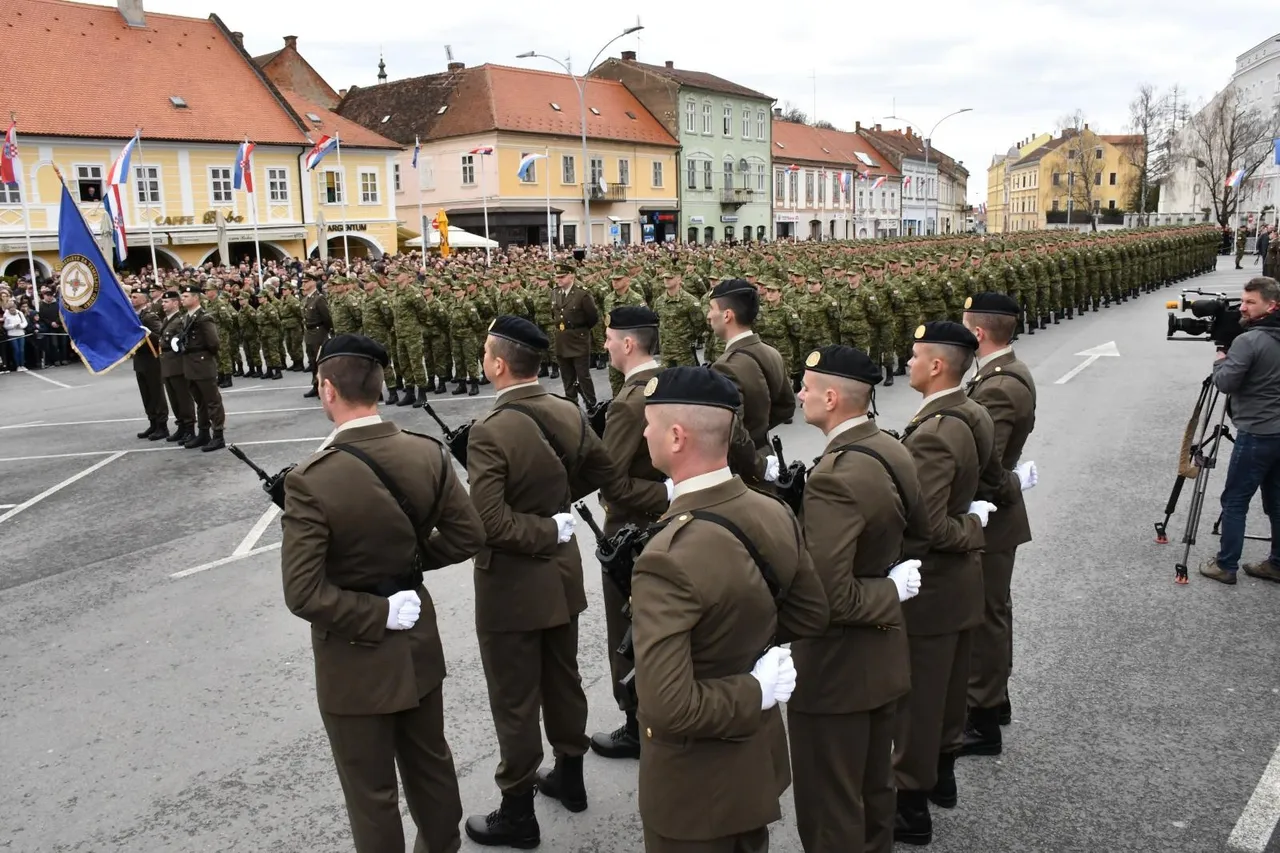 Današnja je prisega prva nakon 28 godina koja je održana na požeškom gradskom trgu.