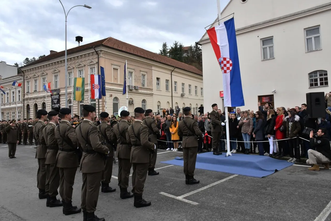 Današnja je prisega prva nakon 28 godina koja je održana na požeškom gradskom trgu.