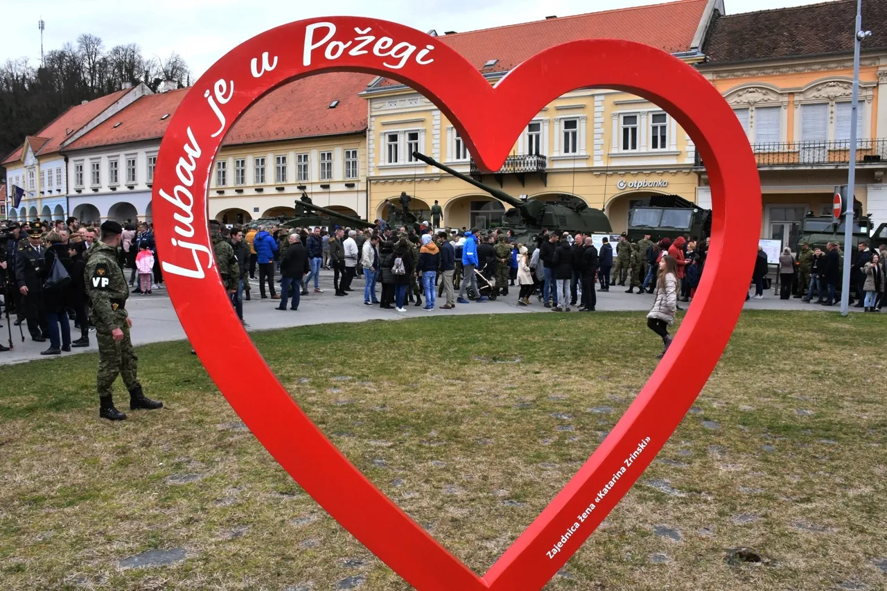 Današnja je prisega prva nakon 28 godina koja je održana na požeškom gradskom trgu.