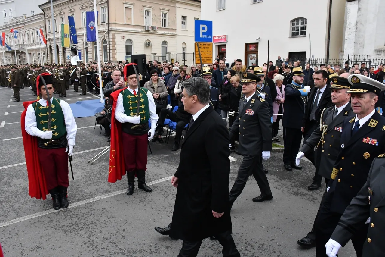 Današnja je prisega prva nakon 28 godina koja je održana na požeškom gradskom trgu.