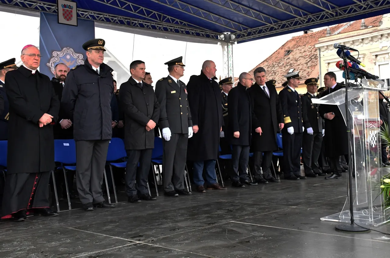 Današnja je prisega prva nakon 28 godina koja je održana na požeškom gradskom trgu.