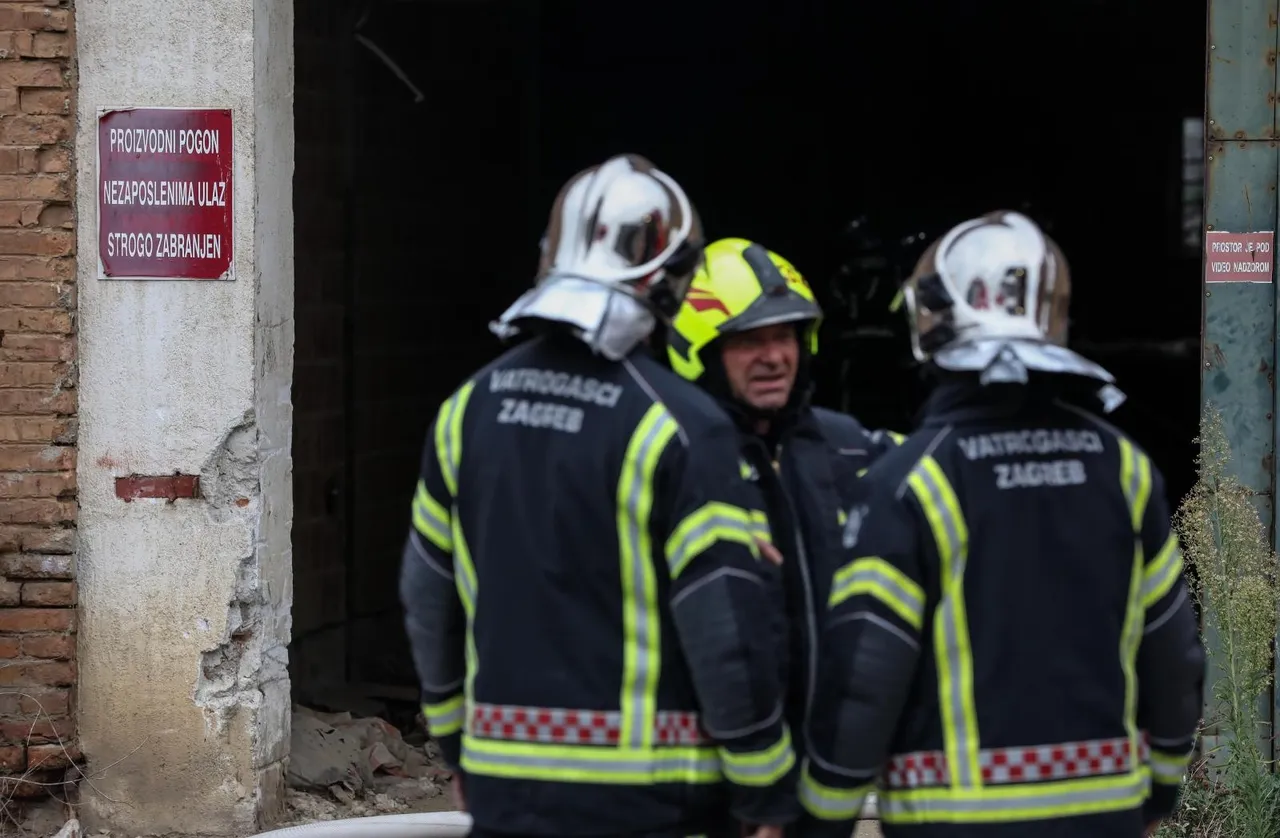 Planuo krov stare ciglane u Zagrebu: 23 vatrogasca ugasila vatru