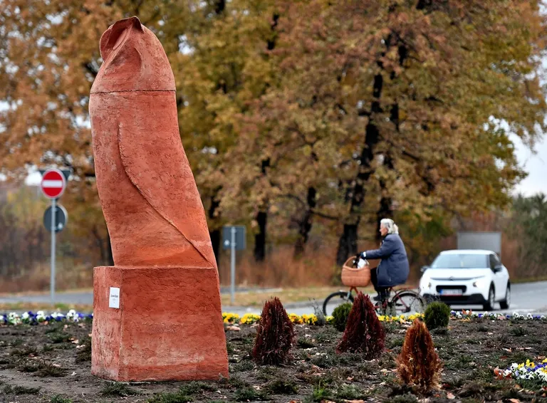 Kikinda: Spomenik sovi koji je izazavao komentare bit će uklonjen - u tijeku je izrada novog
